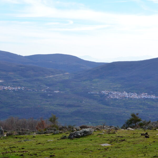 Vista de Cabrero y Las Casas del Castañar