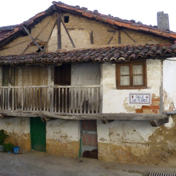 Vivienda en calle Las Flores - Valdastillas